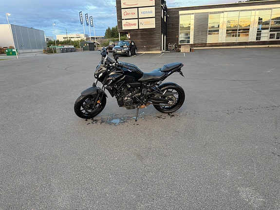 Yamaha MT-07 3 of 9