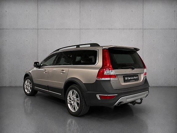Volvo XC70 2 of 3
