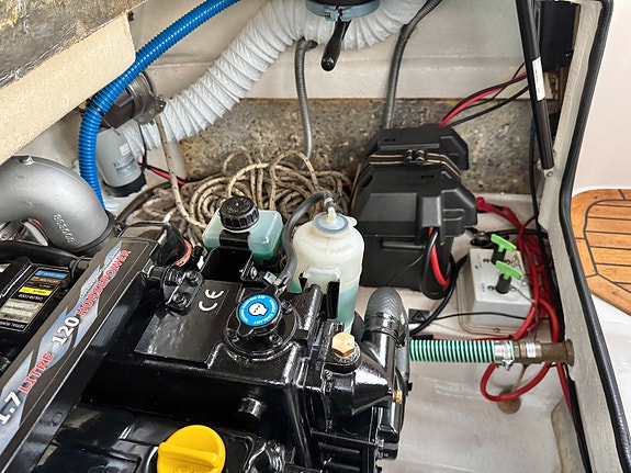 Uttern D68 DTI m/120 hk diesel Mercruiser - 495 timer - Strøken 23 of 30