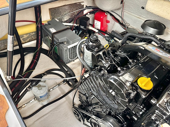 Uttern D68 DTI m/120 hk diesel Mercruiser - 495 timer - Strøken 22 of 30