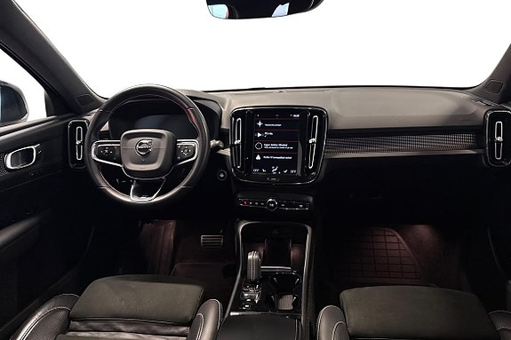 Volvo XC40 15 of 21