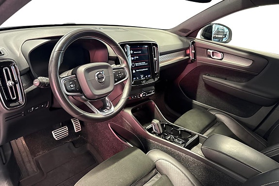 Volvo XC40 13 of 21
