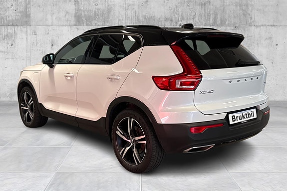 Volvo XC40 3 of 21