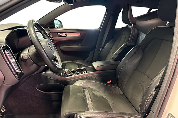 Volvo XC40 10 of 21