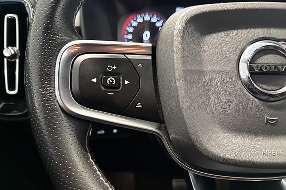 Volvo XC40 18 of 21