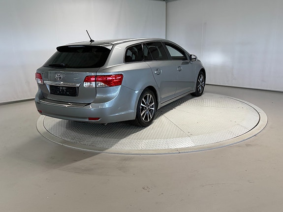 Toyota Avensis 3 of 5