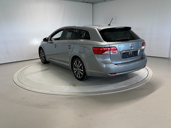 Toyota Avensis 4 of 5