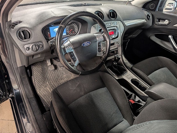 Ford Mondeo 12 of 22