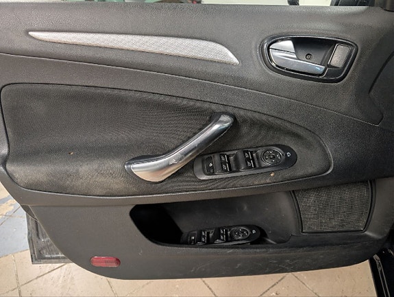 Ford Mondeo 10 of 22