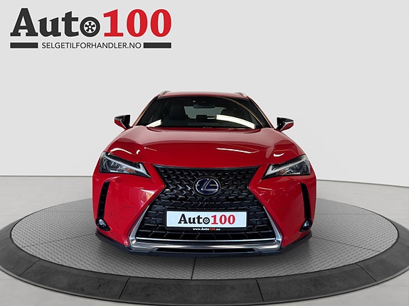Lexus UX300e 2 of 20