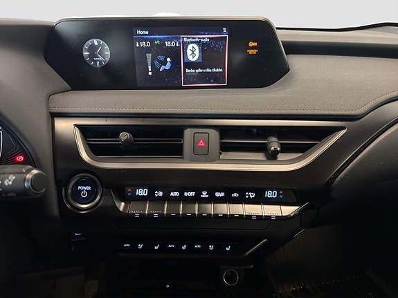 Lexus UX300e 16 of 20