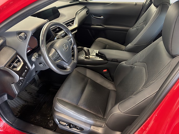 Lexus UX300e 9 of 20
