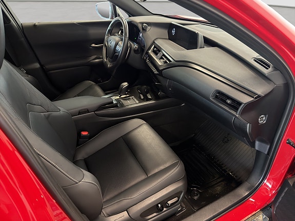 Lexus UX300e 10 of 20