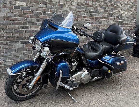 Harley-Davidson FLHTK Ultra Limited 9 of 13