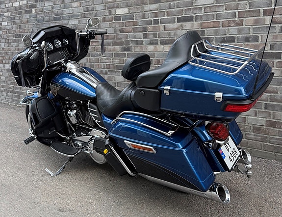 Harley-Davidson FLHTK Ultra Limited 10 of 13