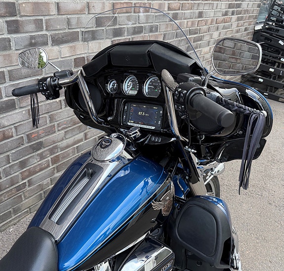 Harley-Davidson FLHTK Ultra Limited 4 of 5