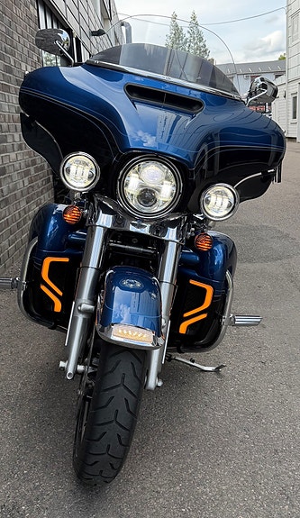 Harley-Davidson FLHTK Ultra Limited 12 of 13