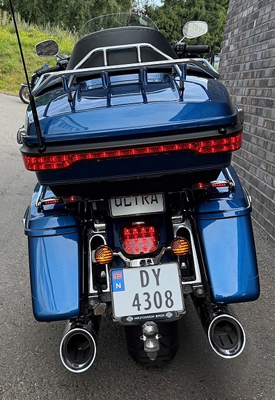 Harley-Davidson FLHTK Ultra Limited 11 of 13