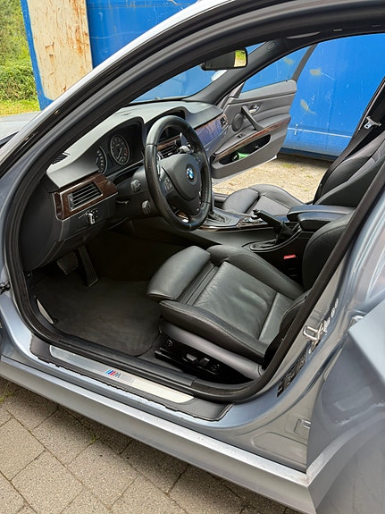 BMW 335i 2 of 9
