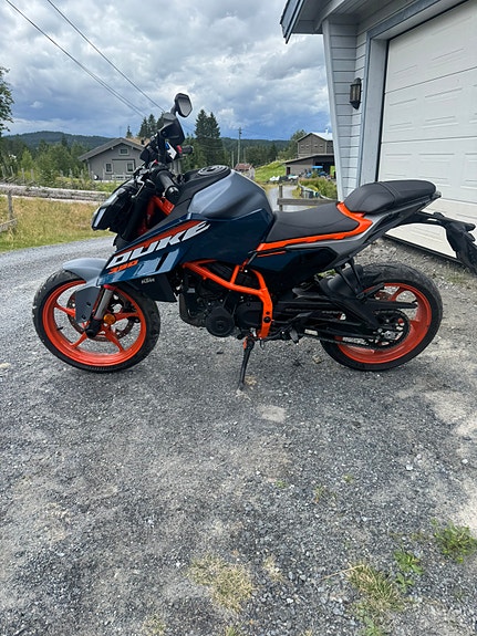KTM 390 Duke 2 of 5