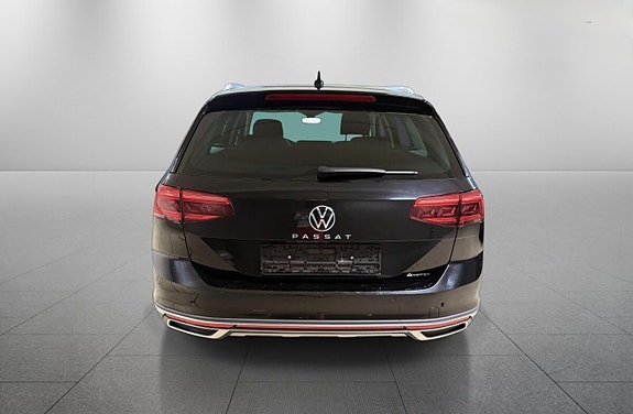 Volkswagen Passat Alltrack 6 of 11