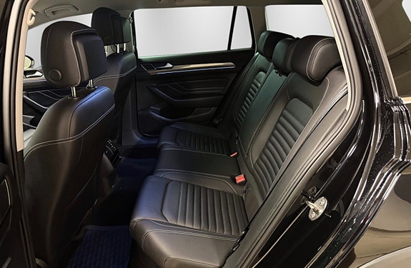 Volkswagen Passat Alltrack 10 of 11