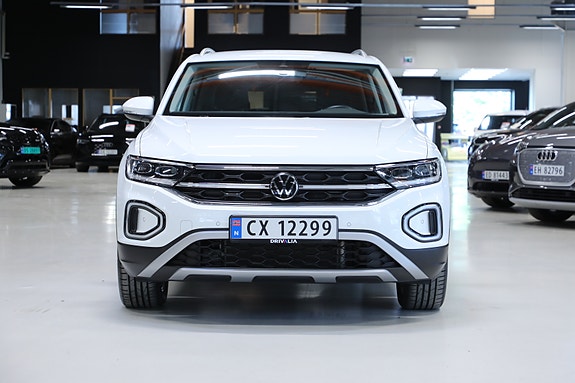 Volkswagen T-Roc 3 of 5