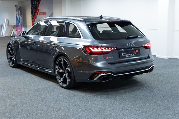 Audi RS4 2 of 30