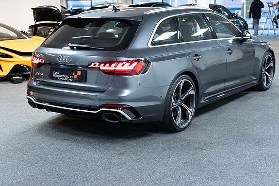 Audi RS4 4 of 30