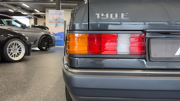 Mercedes-Benz 190 E 15 of 30