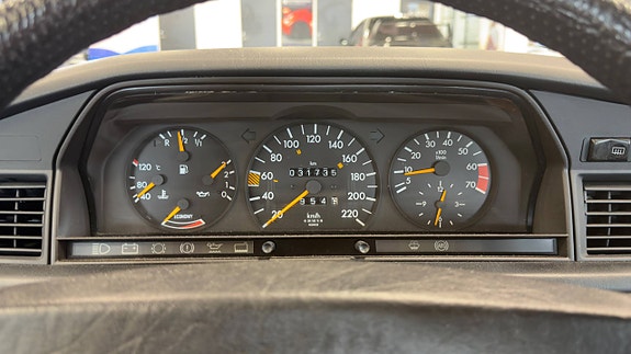 Mercedes-Benz 190 E 22 of 30