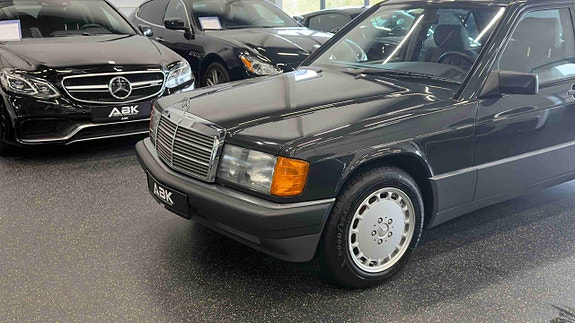 Mercedes-Benz 190 E 2 of 30