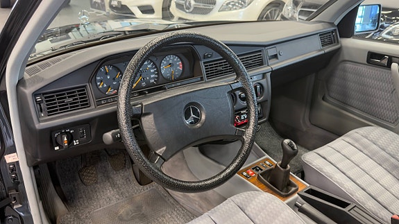 Mercedes-Benz 190 E 20 of 30