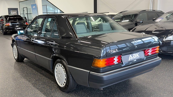 Mercedes-Benz 190 E 16 of 30