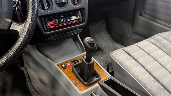 Mercedes-Benz 190 E 24 of 30