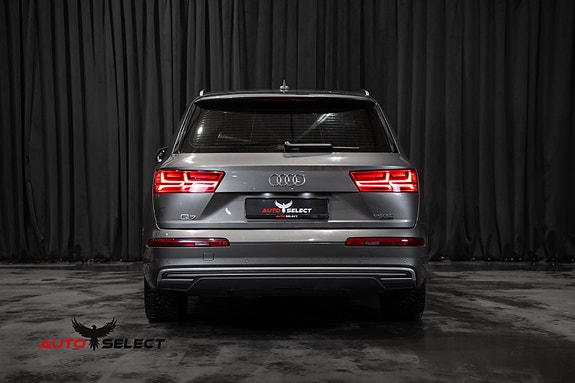 Audi Q7 10 of 30
