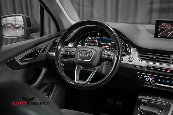 Audi Q7 25 of 30