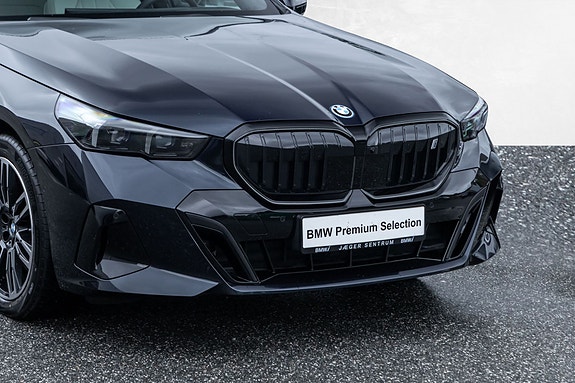 BMW i5 2 of 30