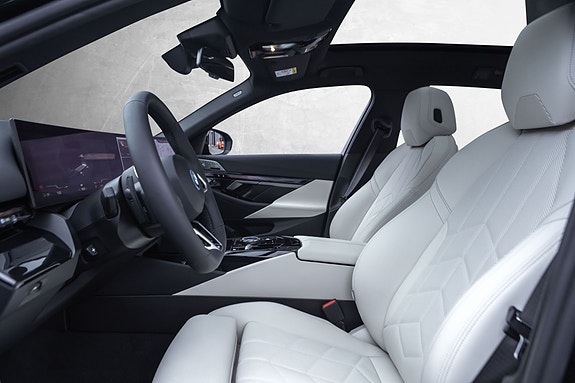 BMW i5 24 of 30