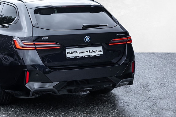 BMW i5 7 of 30
