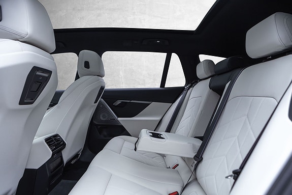 BMW i5 26 of 30
