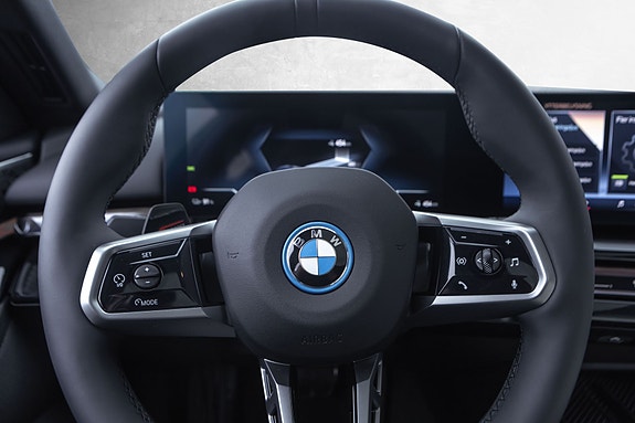 BMW i5 10 of 30