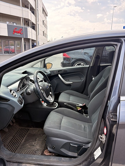 Ford Fiesta 10 of 13