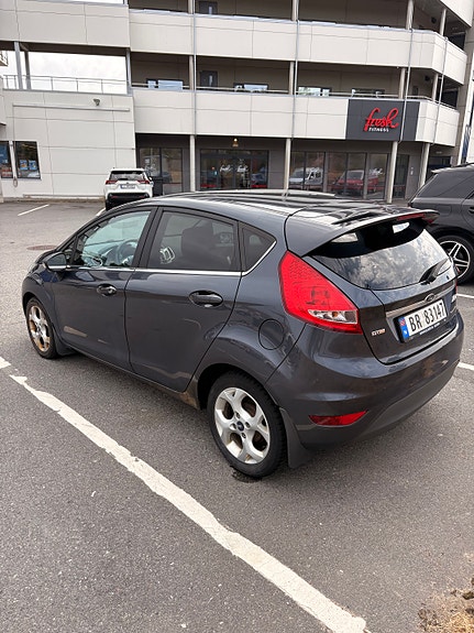 Ford Fiesta 8 of 13