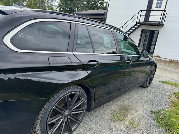 BMW 520d 3 of 5
