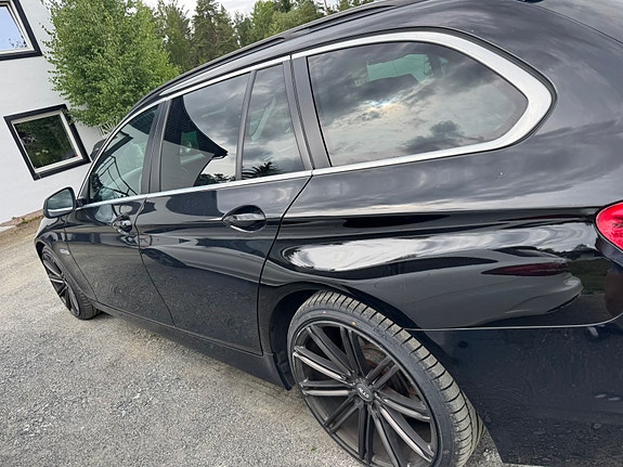 BMW 520d 2 of 5