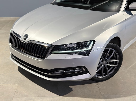 Skoda Superb 2 of 5