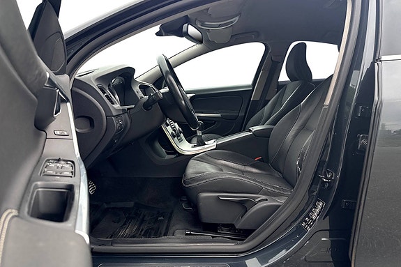 Volvo S60 13 of 30