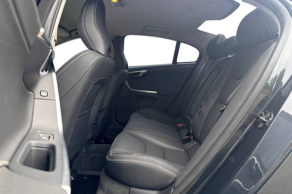 Volvo S60 15 of 30