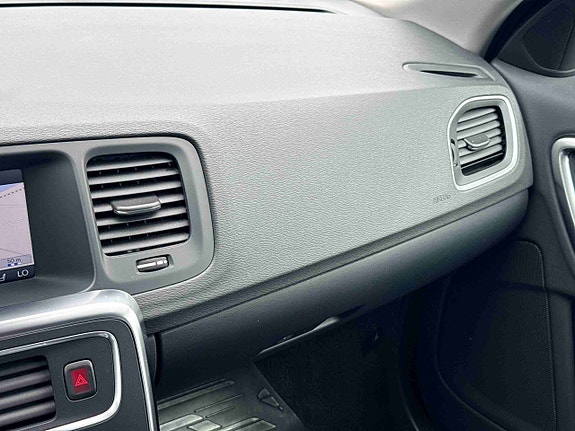 Volvo S60 19 of 30
